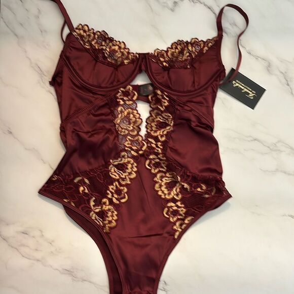 Frederick's of Hollywood Andrina Burgundy Lace Lingerie Set - Picture 1 of 8